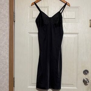 Vintage Vanity Fair Classic Black Slip‎